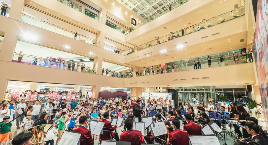 乐团的夏天，不退的人群，欢乐的海洋